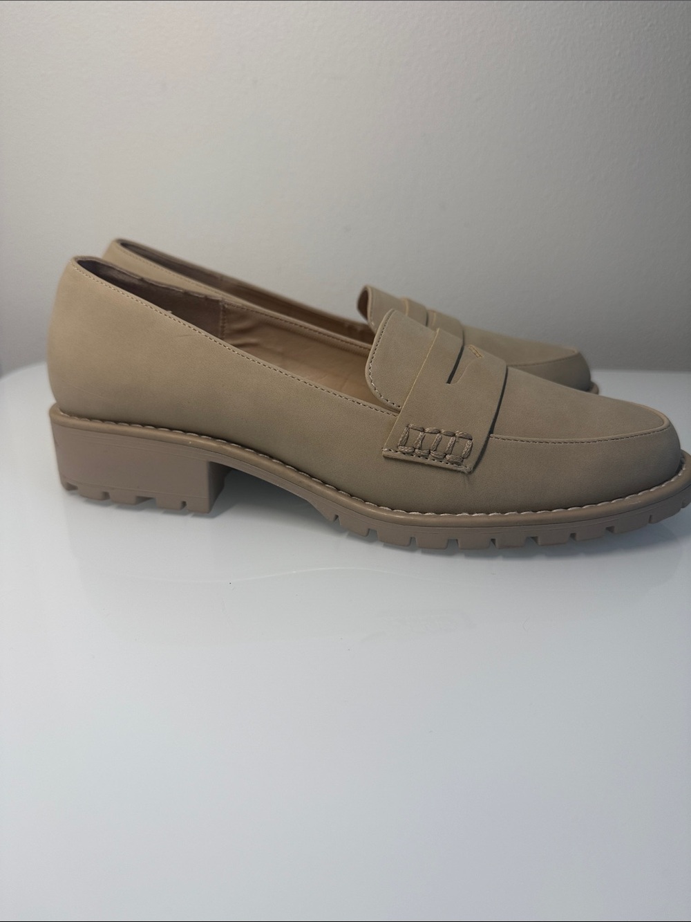 NEW Dolce Vita Crisp Loafers Dune Tan Slip On Lug Sole Size 7.5 - Picture 3 of 8